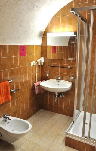 Hotel Grauer Baer เบรสซาโนเน ภายนอก รูปภาพ