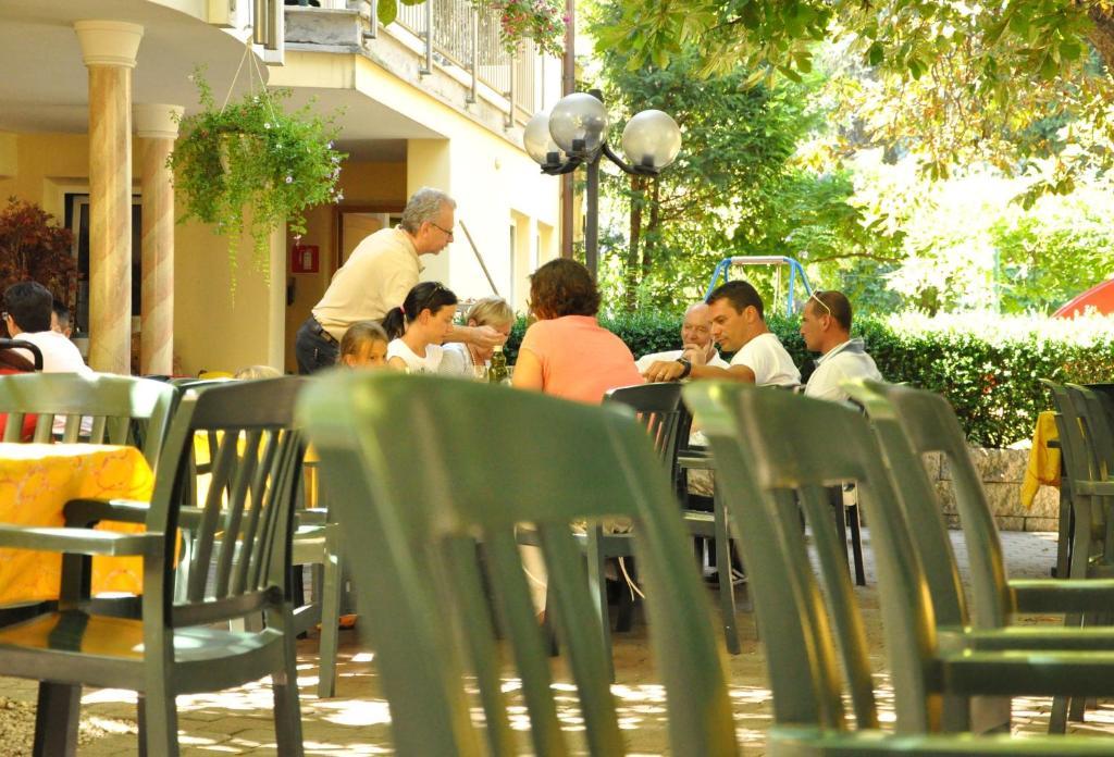 Hotel Grauer Baer เบรสซาโนเน ภายนอก รูปภาพ